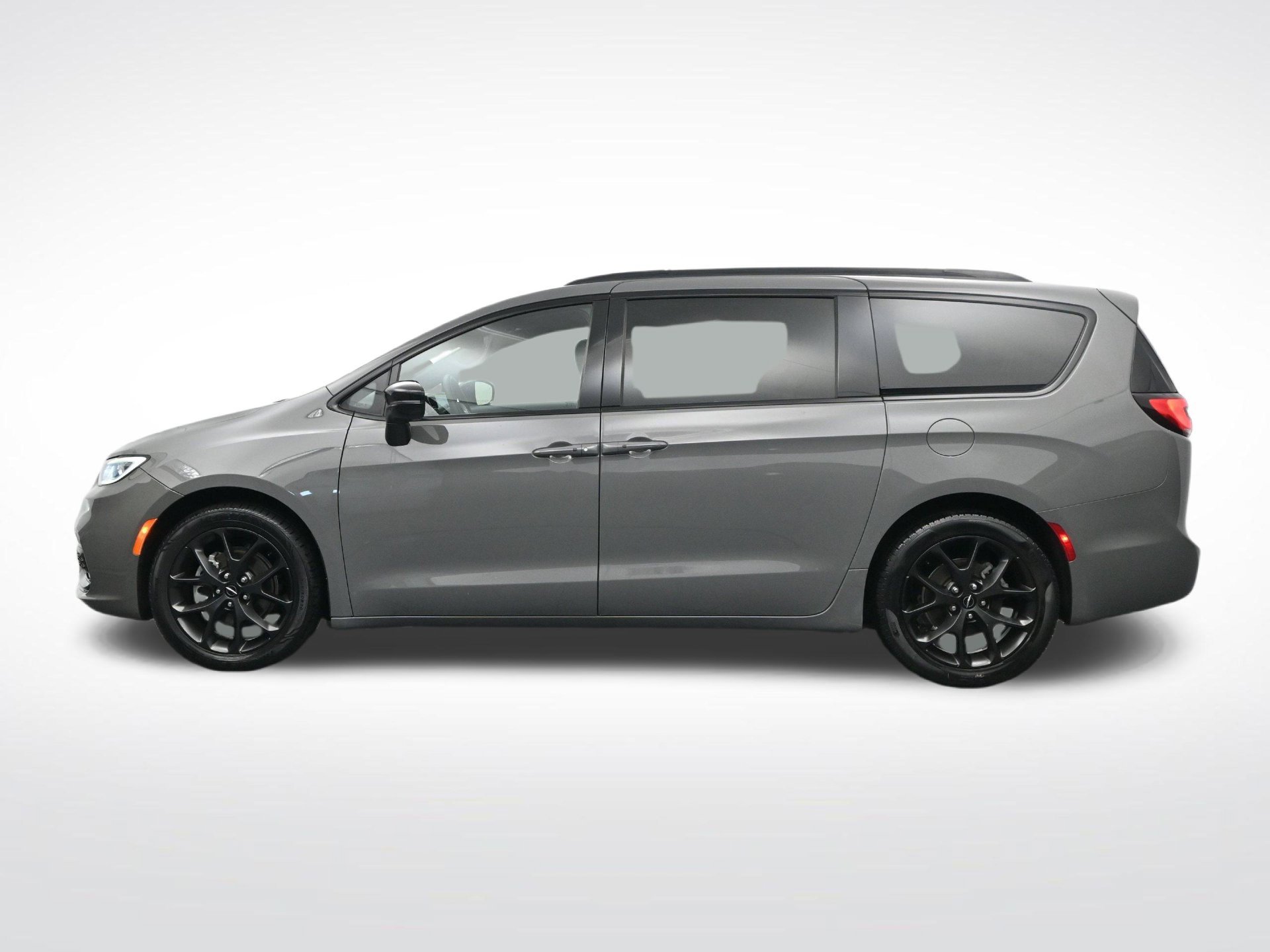 Used 2025 Chrysler Pacifica Limited FWD image 9
