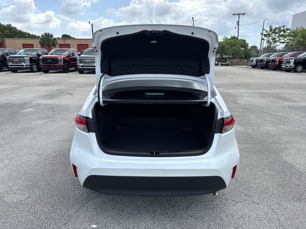 Used 2025 Toyota Corolla LE w/ Convenience Package FWD image 25