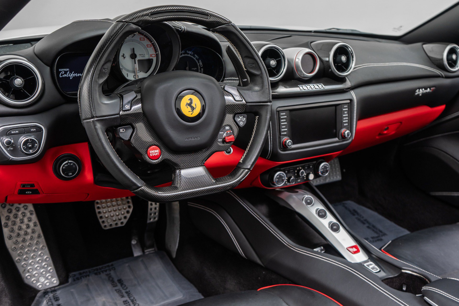 Used 2016 Ferrari California T RWD image 13