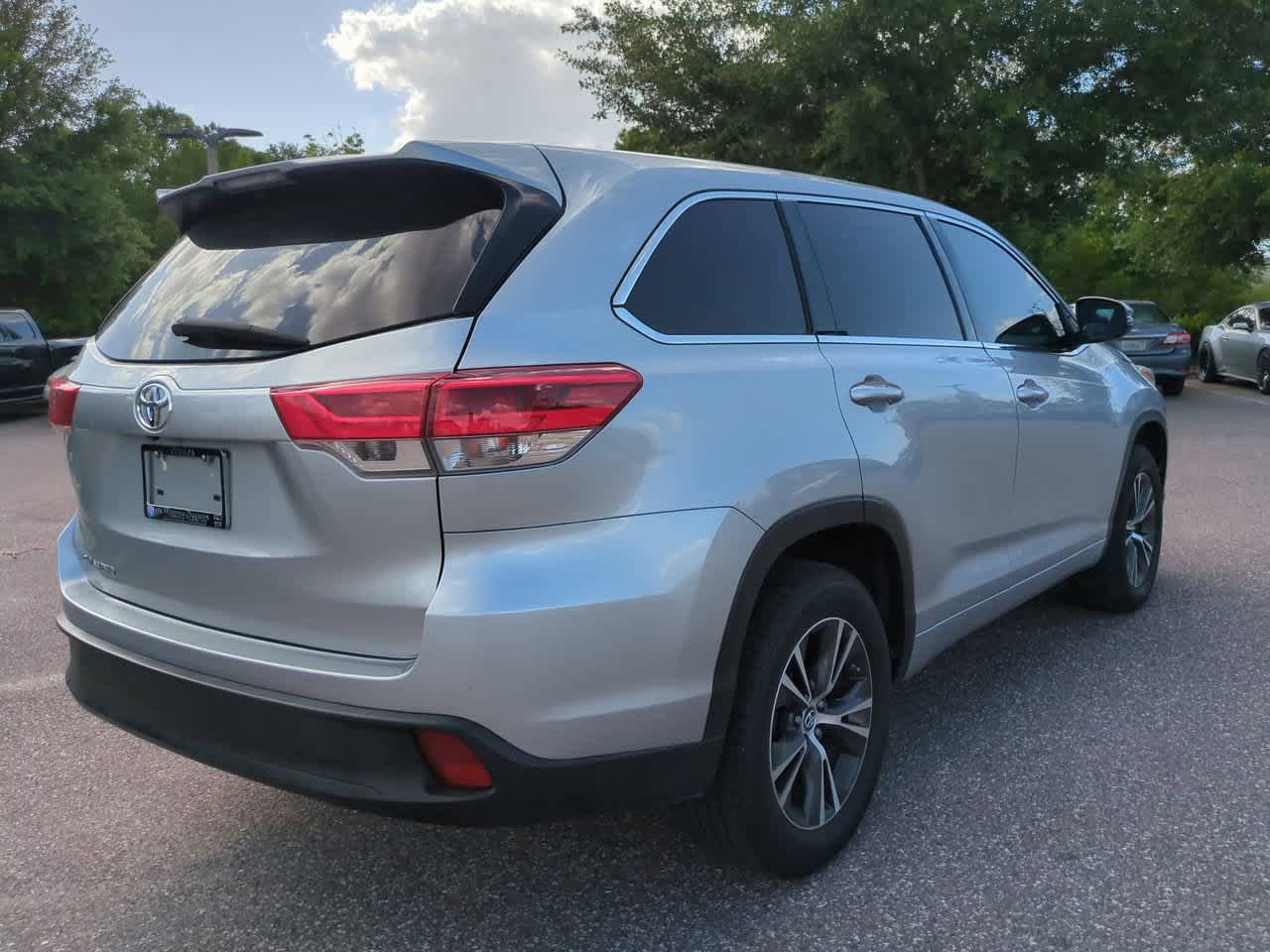 Certified 2018 Toyota Highlander LE FWD image 6