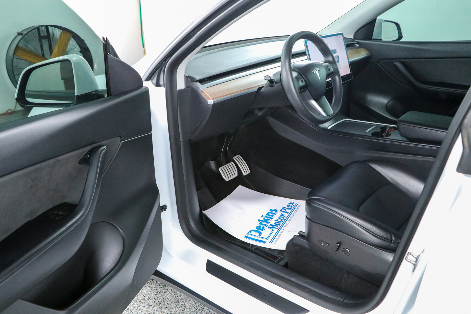 Used 2022 Tesla Model Y Performance AWD/4WD image 3