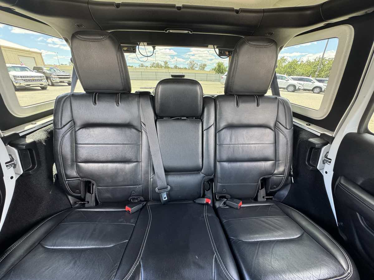 Used 2018 Jeep Wrangler Unlimited Sahara w/ LED Lighting Group AWD/4WD image 34