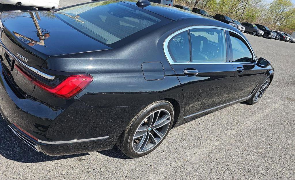 Used 2022 BMW 750i xDrive w/ Executive Package AWD/4WD image 3