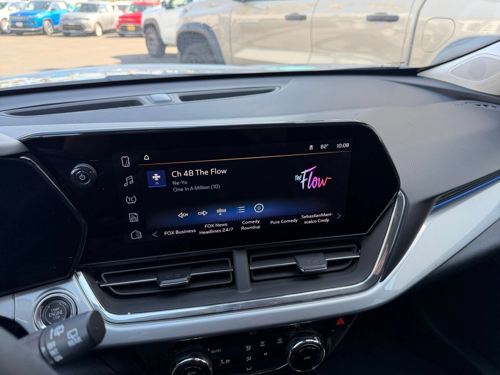 Used 2025 Chevrolet Trax LT FWD image 19