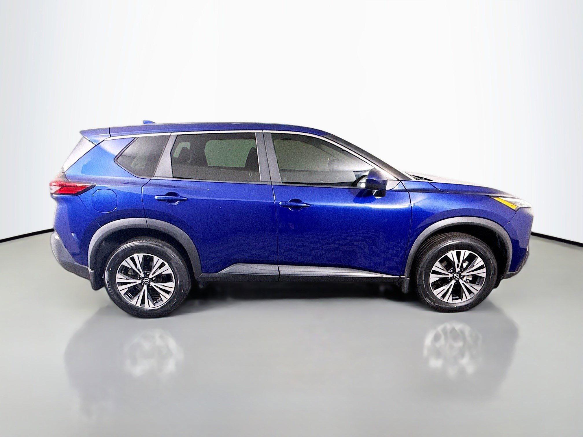 Used 2023 Nissan Rogue SV image 11