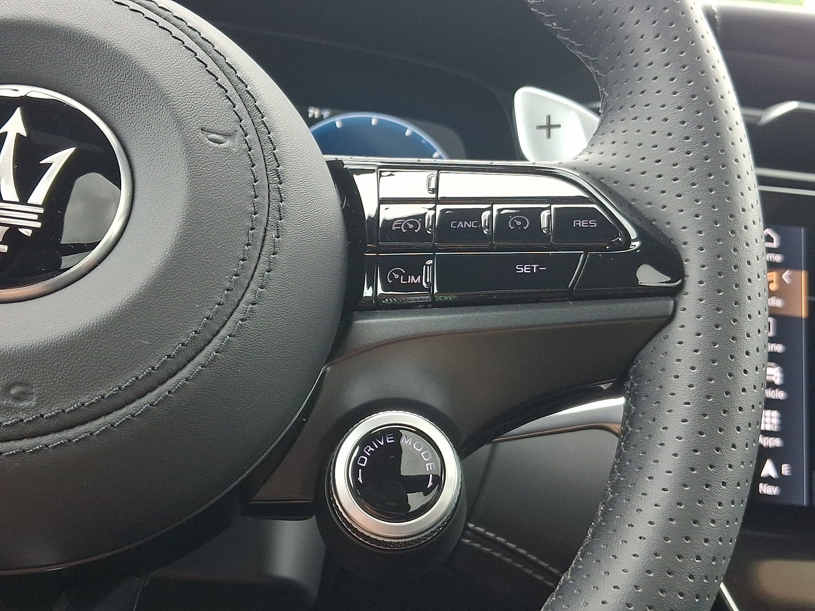 Certified 2025 Maserati Grecale Folgore AWD/4WD image 40