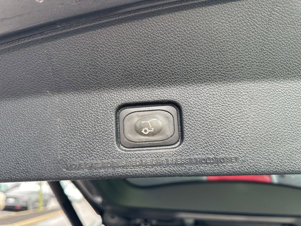 Used 2019 Ford Explorer XLT w/ Equipment Group 202A AWD/4WD image 12
