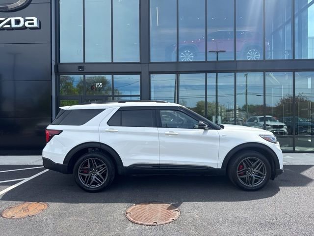 Used 2025 Ford Explorer ST-Line w/ Premium Package AWD/4WD image 2