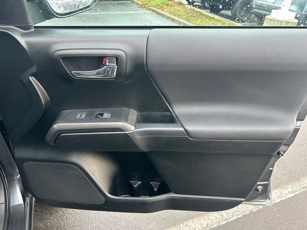 Used 2022 Toyota Tacoma TRD Off-Road image 16