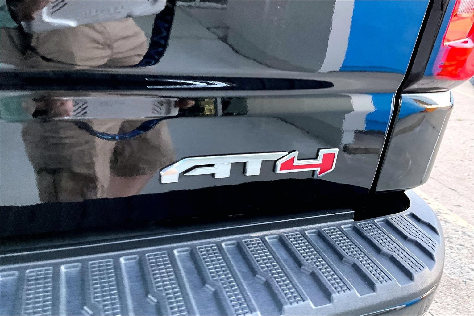 Used 2025 GMC Sierra 1500 AT4 w/ AT4 Premium Package AWD/4WD image 34