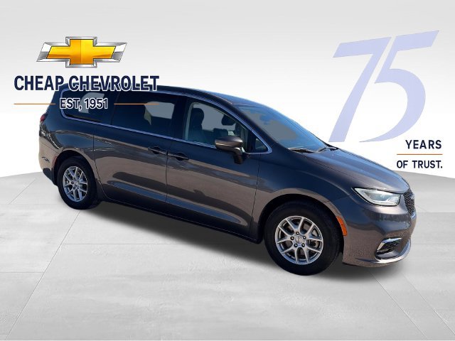 Used 2023 Chrysler Pacifica Touring-L FWD image 7