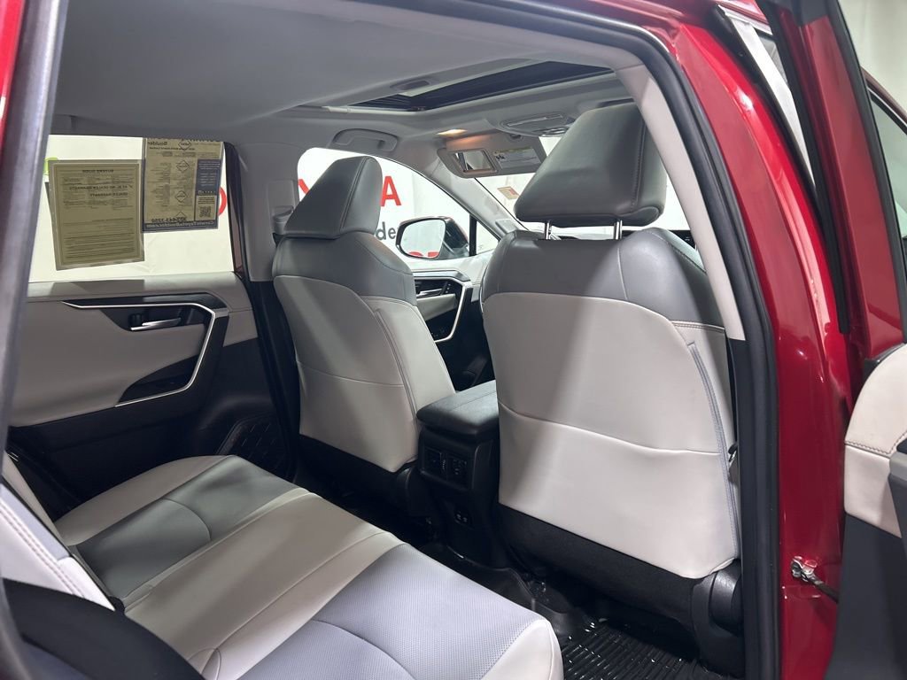 Used 2020 Toyota RAV4 Limited AWD/4WD image 15