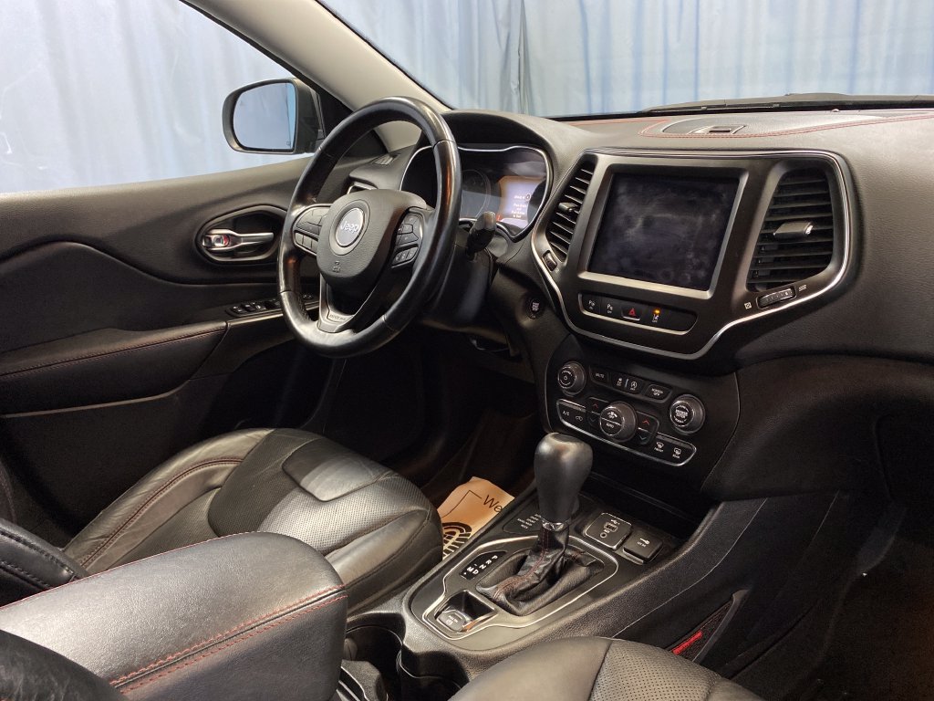 Used 2020 Jeep Cherokee Trailhawk AWD/4WD image 42