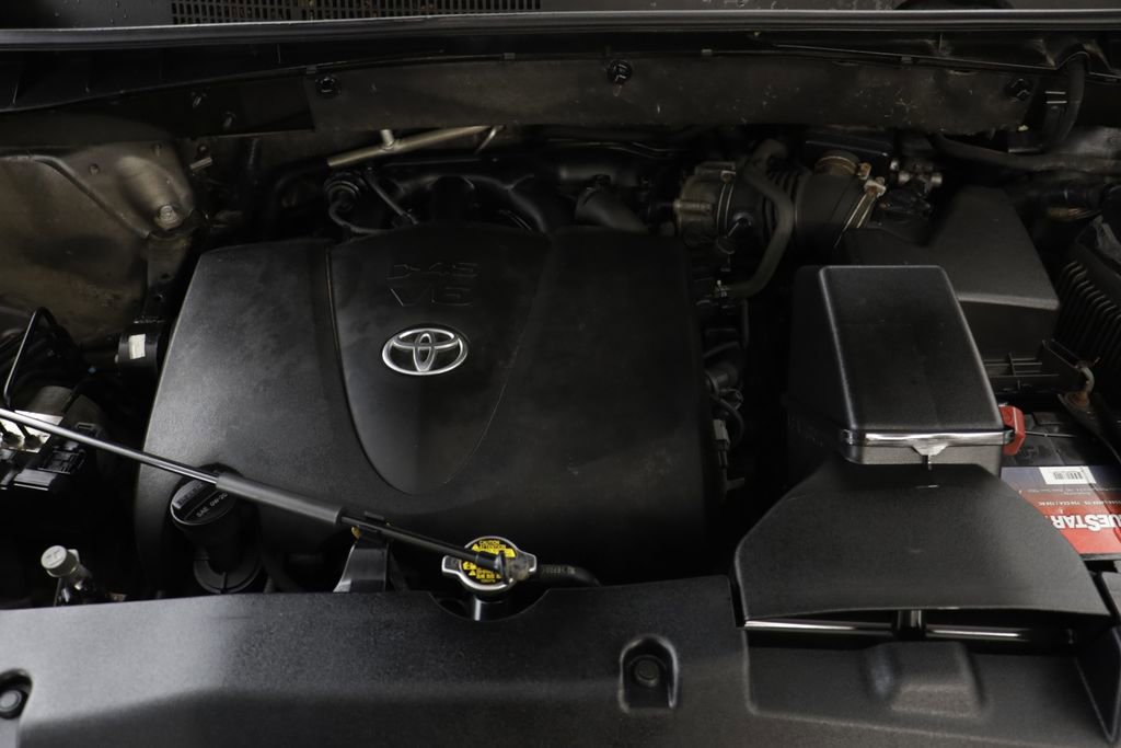 Used 2017 Toyota Highlander SE AWD/4WD image 24