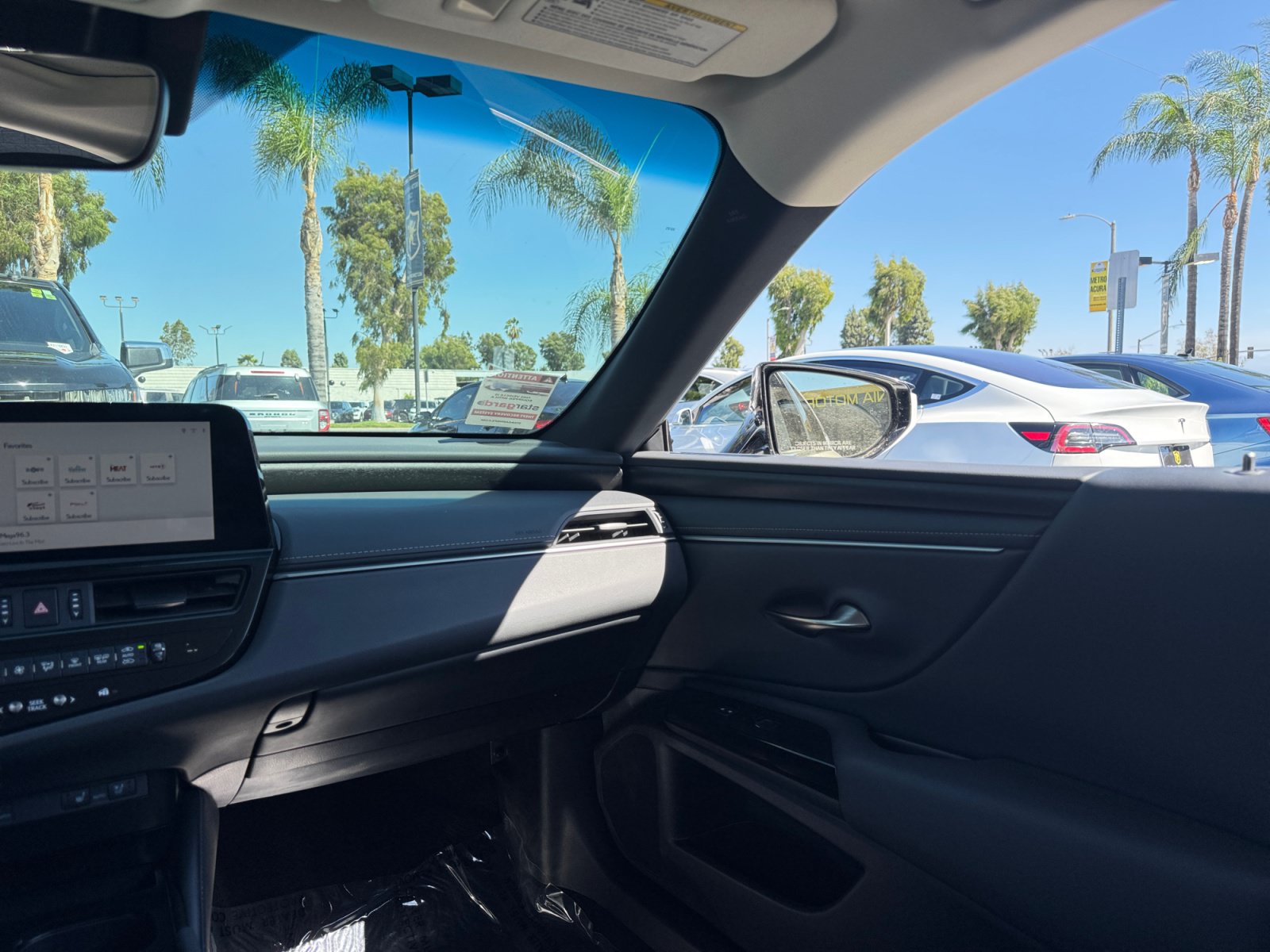 Used 2024 Lexus ES 300h w/ Premium Package FWD image 23