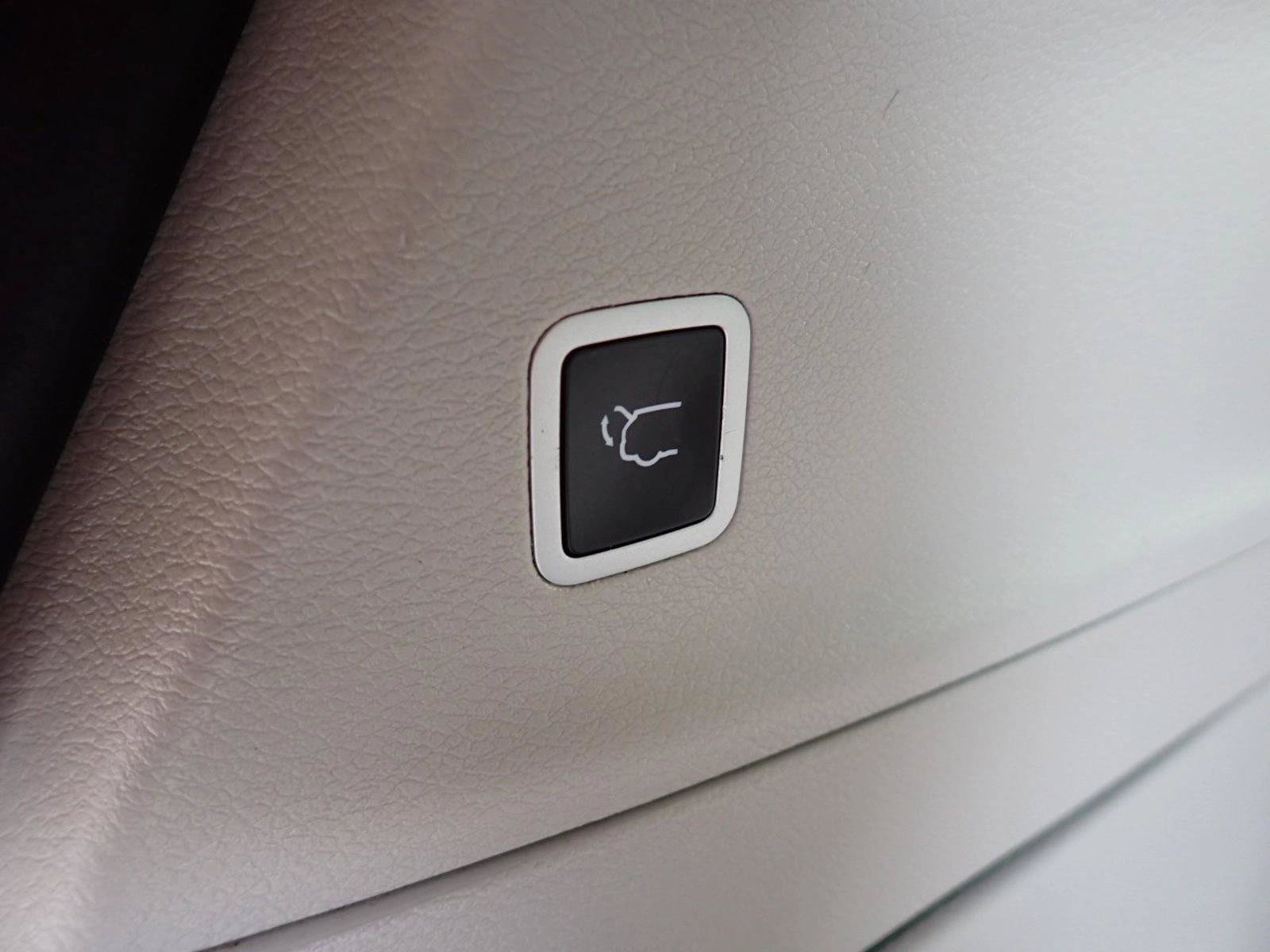 Used 2020 Chrysler Pacifica Limited FWD image 9