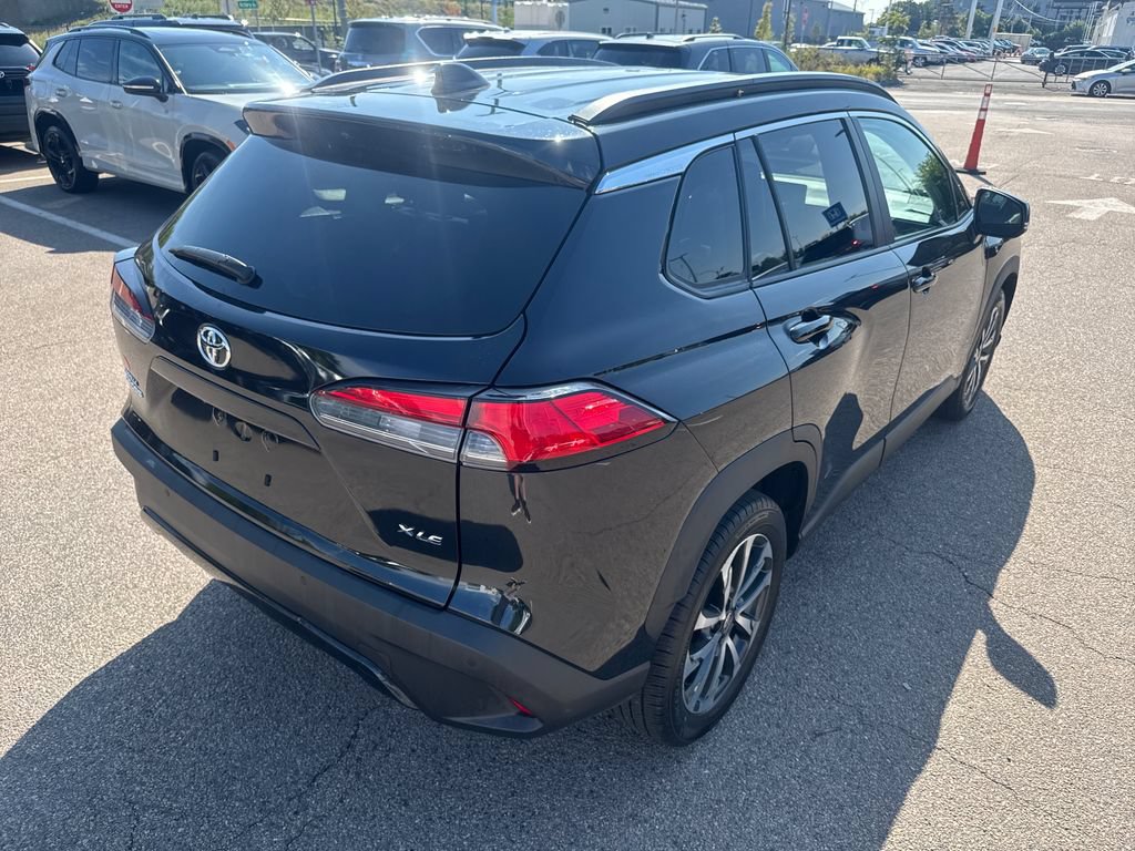 Used 2025 Toyota Corolla Cross XLE FWD image 8