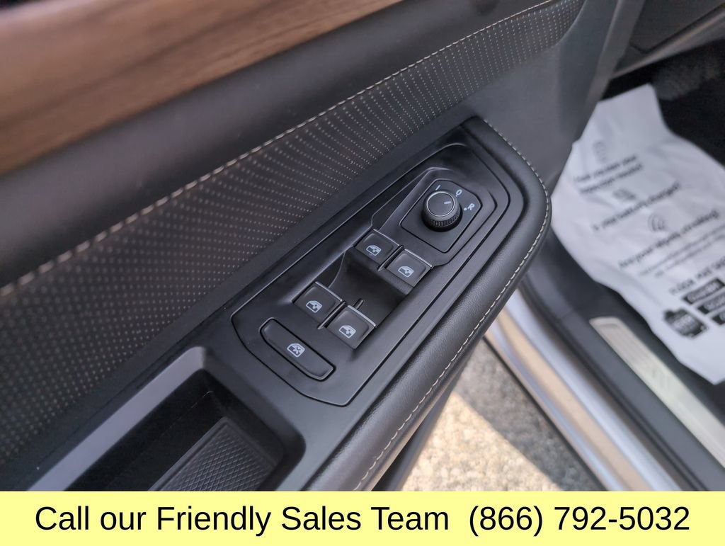 Used 2025 Volkswagen Atlas SE AWD/4WD image 13