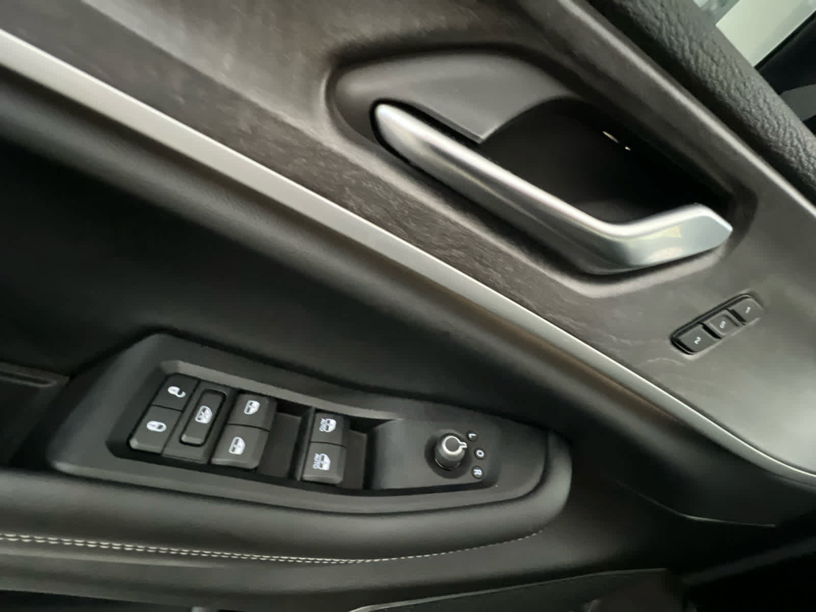 Used 2022 Jeep Grand Cherokee L Limited w/ Luxury Tech Group II RWD image 20