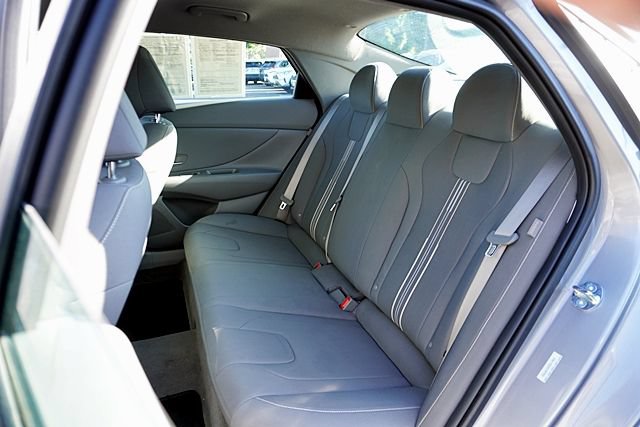 Used 2025 Hyundai Elantra Sport FWD image 15