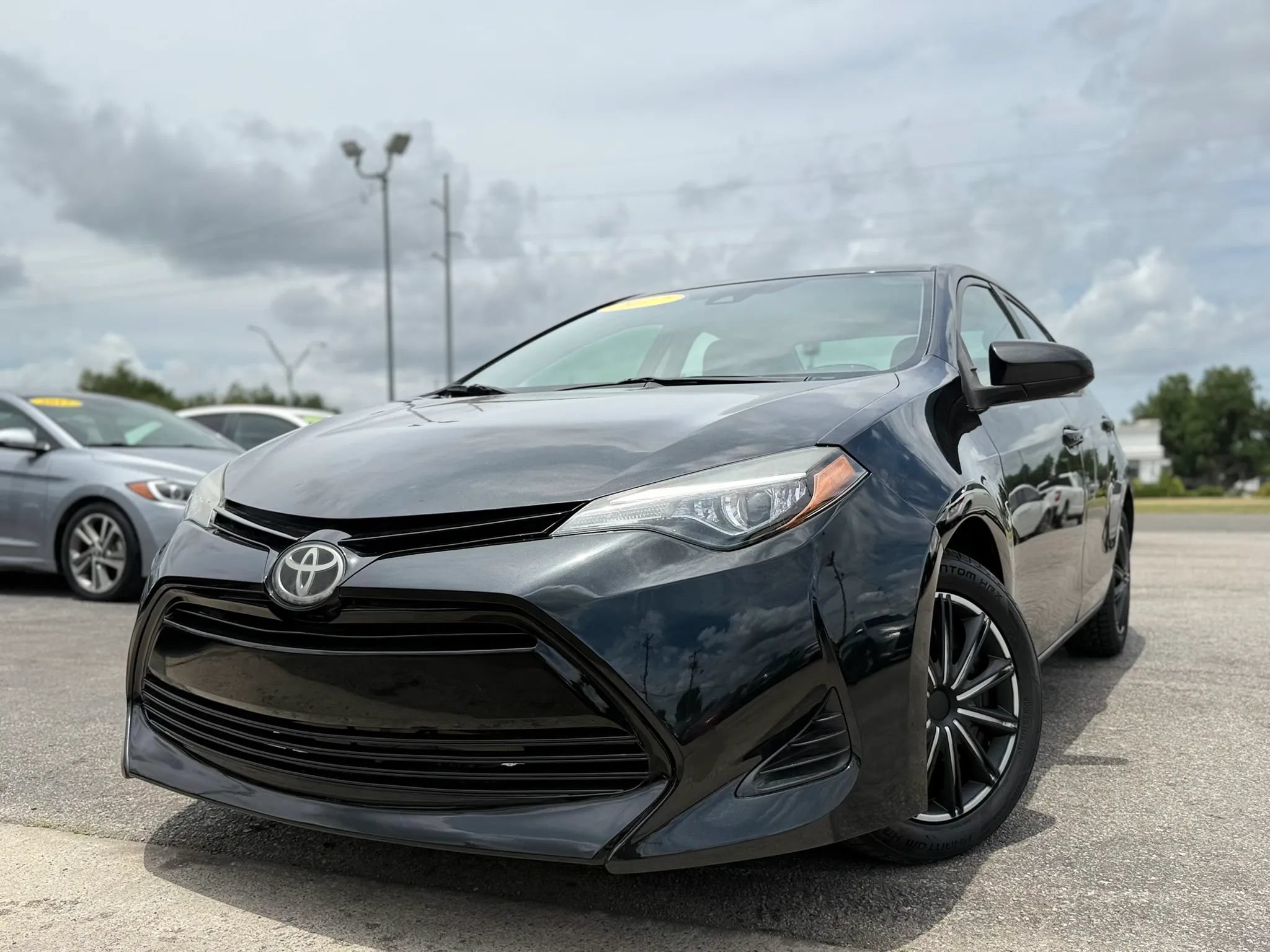 Used 2017 Toyota Corolla LE FWD image 7