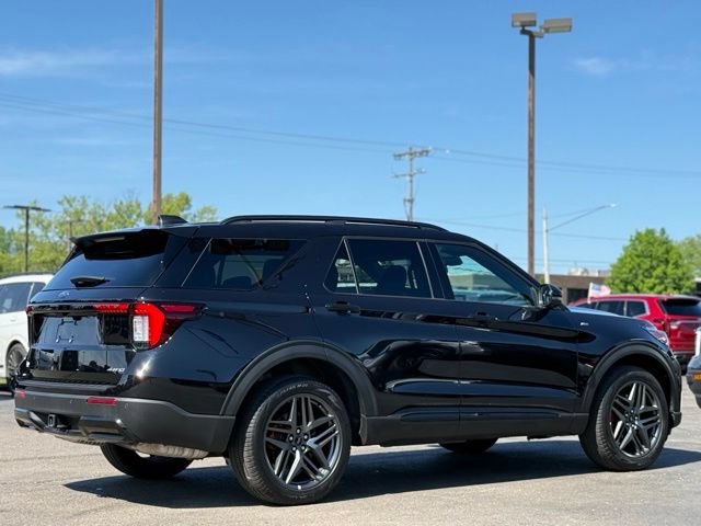 Used 2025 Ford Explorer ST-Line w/ ST-Line Street Pack AWD/4WD image 41