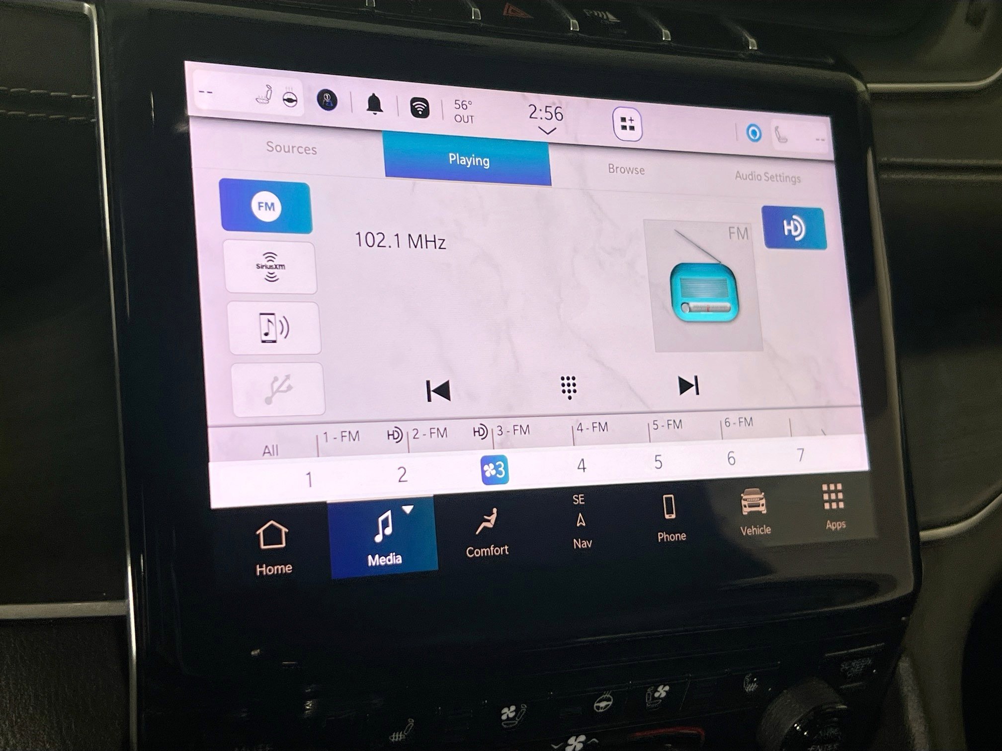 Used 2023 Jeep Grand Cherokee Limited w/ Luxury Tech Group II image 15