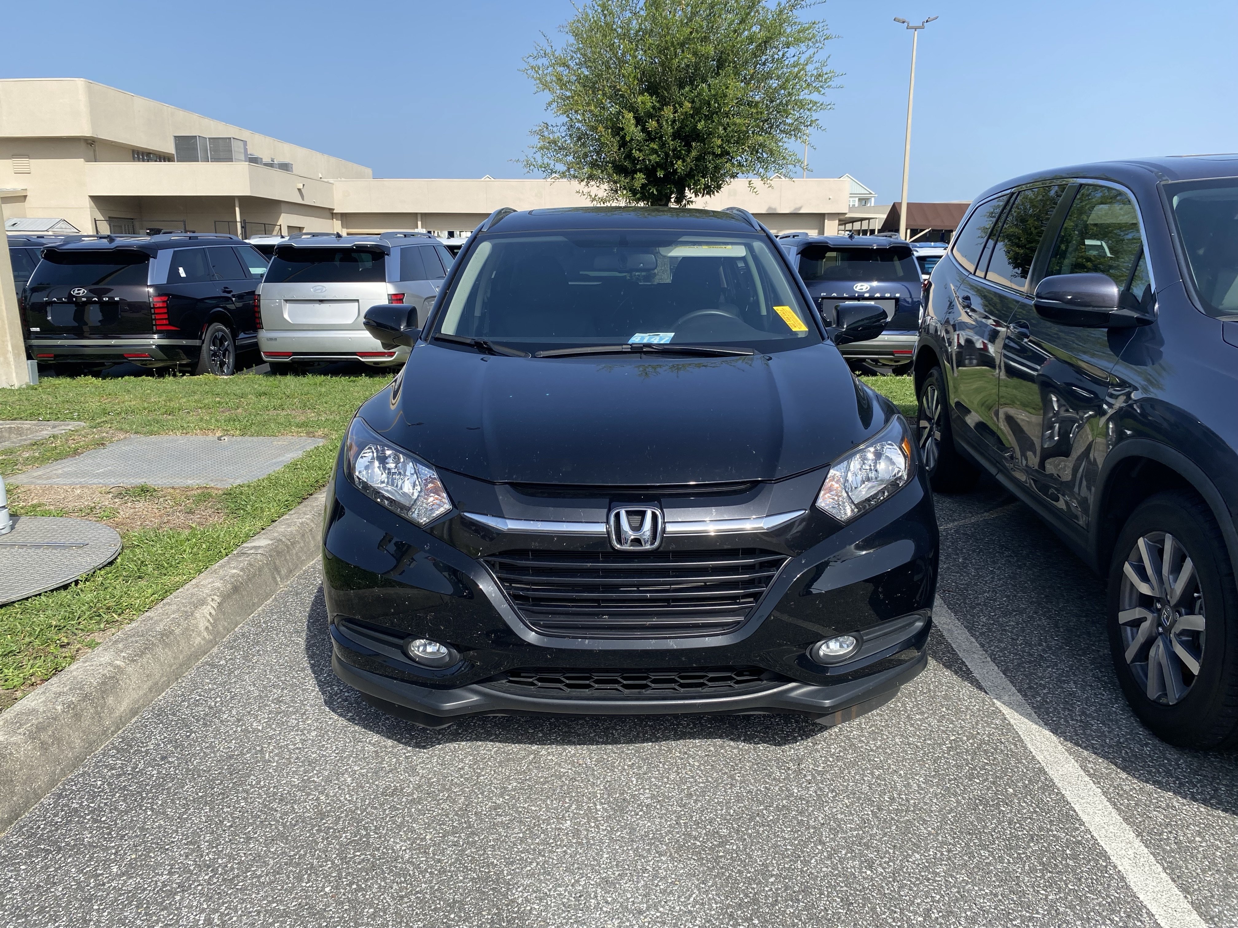 Used 2017 Honda HR-V EX-L image 2
