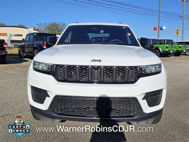 Used 2024 Jeep Grand Cherokee Altitude image 2