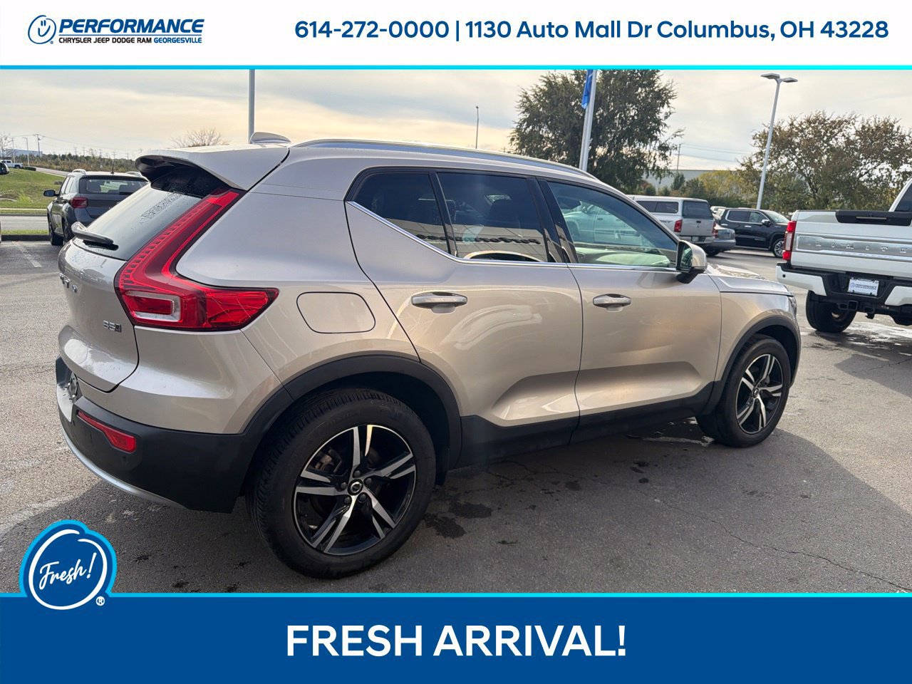Used 2023 Volvo XC40 B5 Plus AWD/4WD image 11