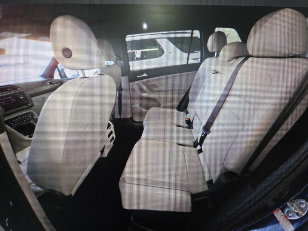 Used 2022 Volkswagen Tiguan SEL R-Line image 10