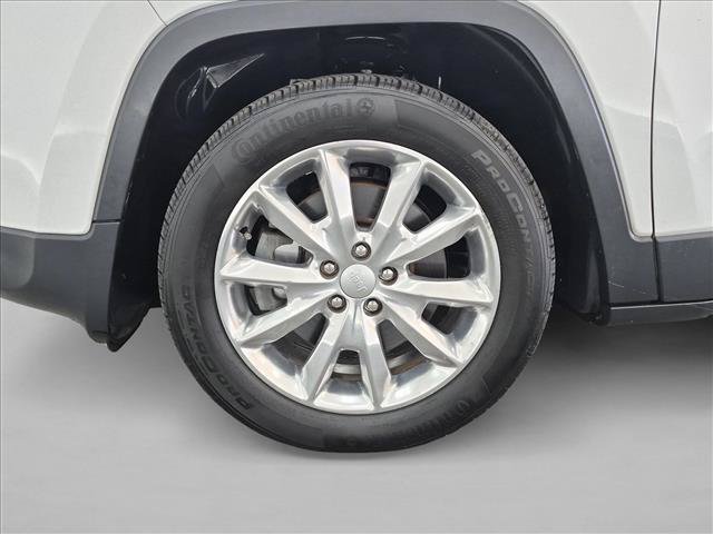 Used 2017 Jeep Cherokee Limited w/ Luxury Group FWD image 26