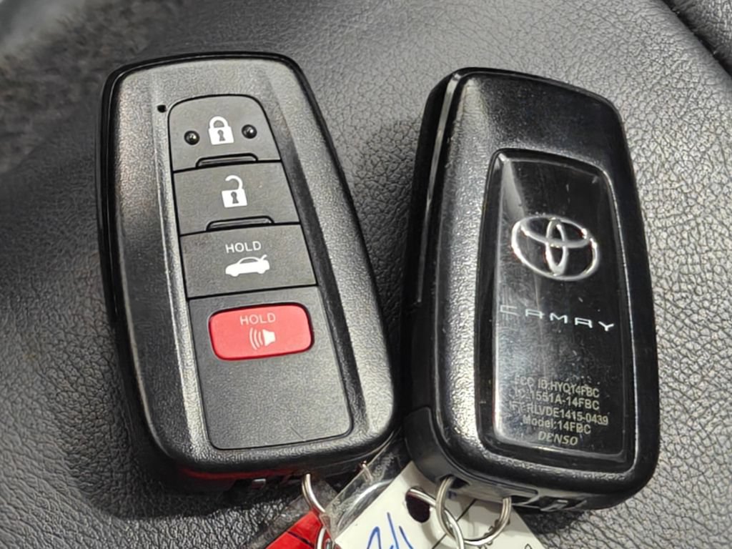Used 2021 Toyota Camry XLE AWD/4WD image 14