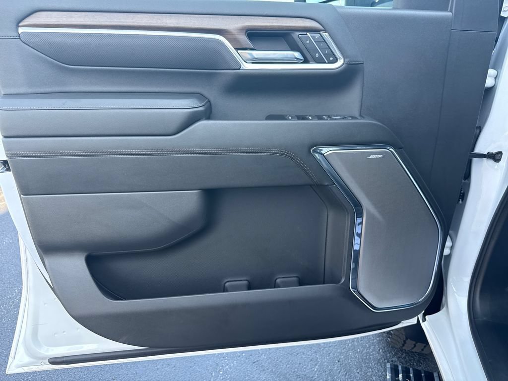 Used 2024 Chevrolet Silverado 2500 High Country w/ LPO, Dark Essentials Package AWD/4WD image 12