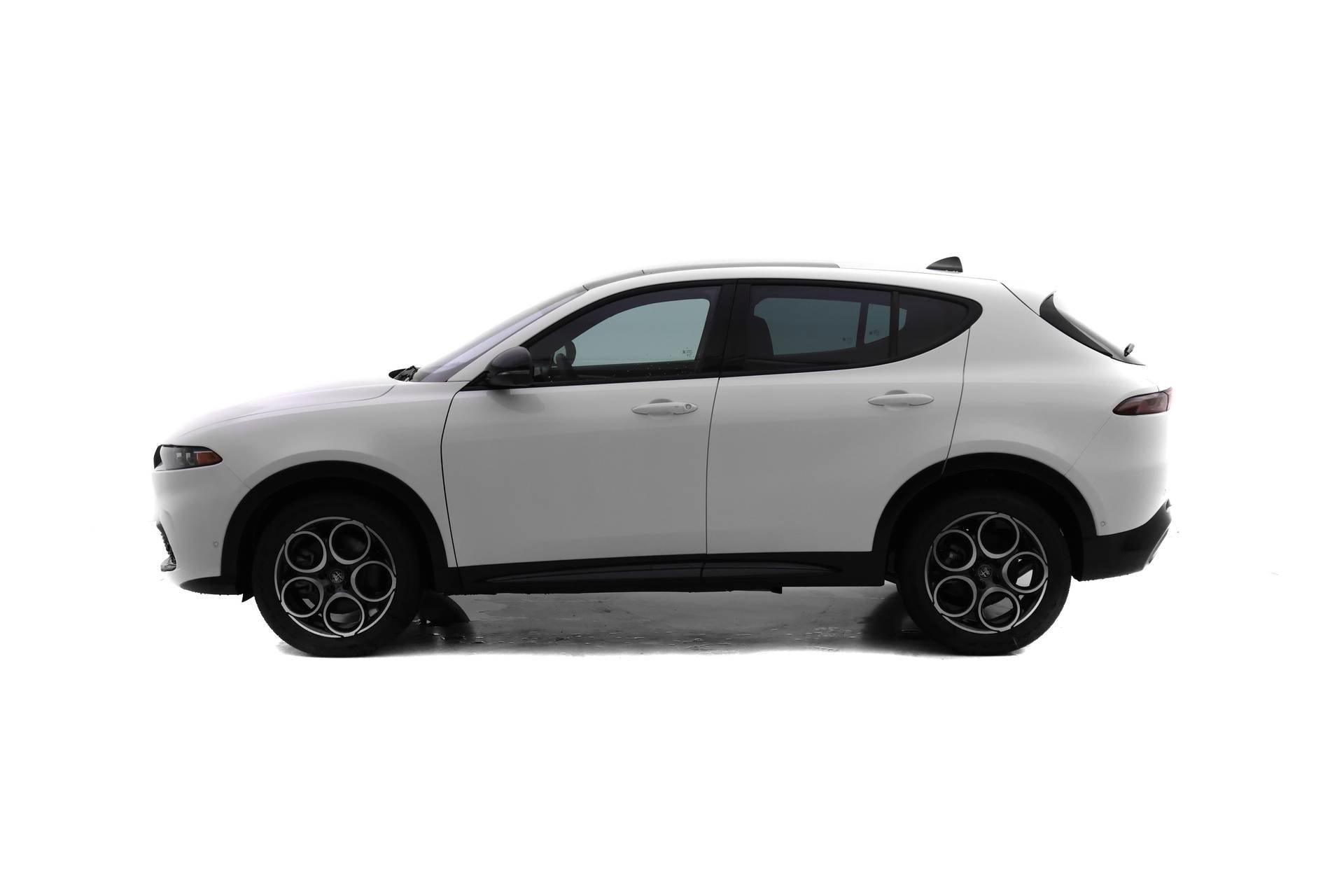 New 2025 Alfa Romeo Tonale w/ Premium Package image 3