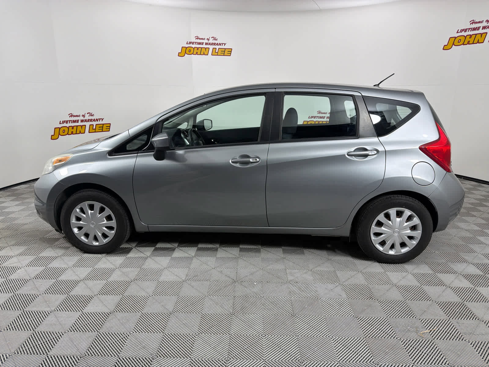 Used 2015 Nissan Versa Note SV image 2