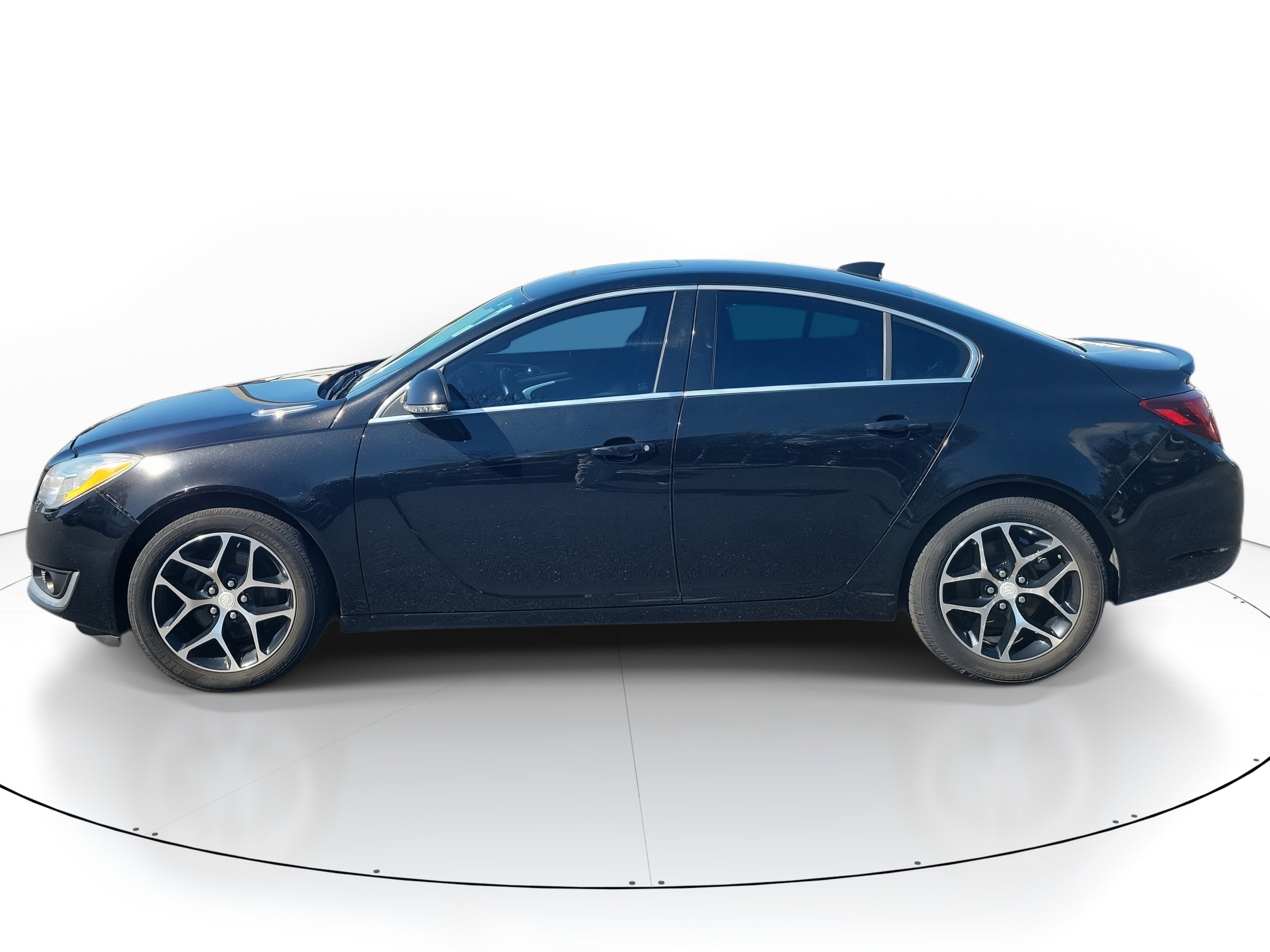 Used 2017 Buick Regal Sport Touring image 3