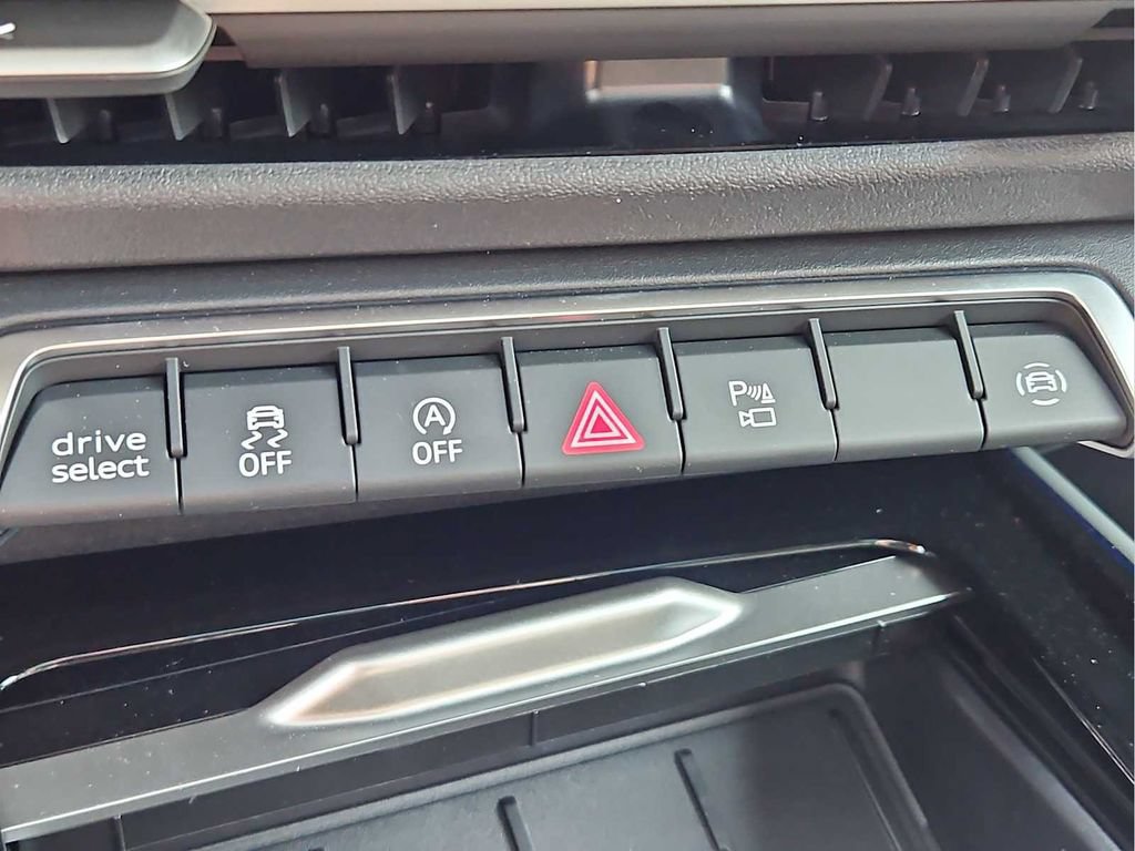 New 2026 Audi Q3 quattro 2.0T AWD/4WD image 10
