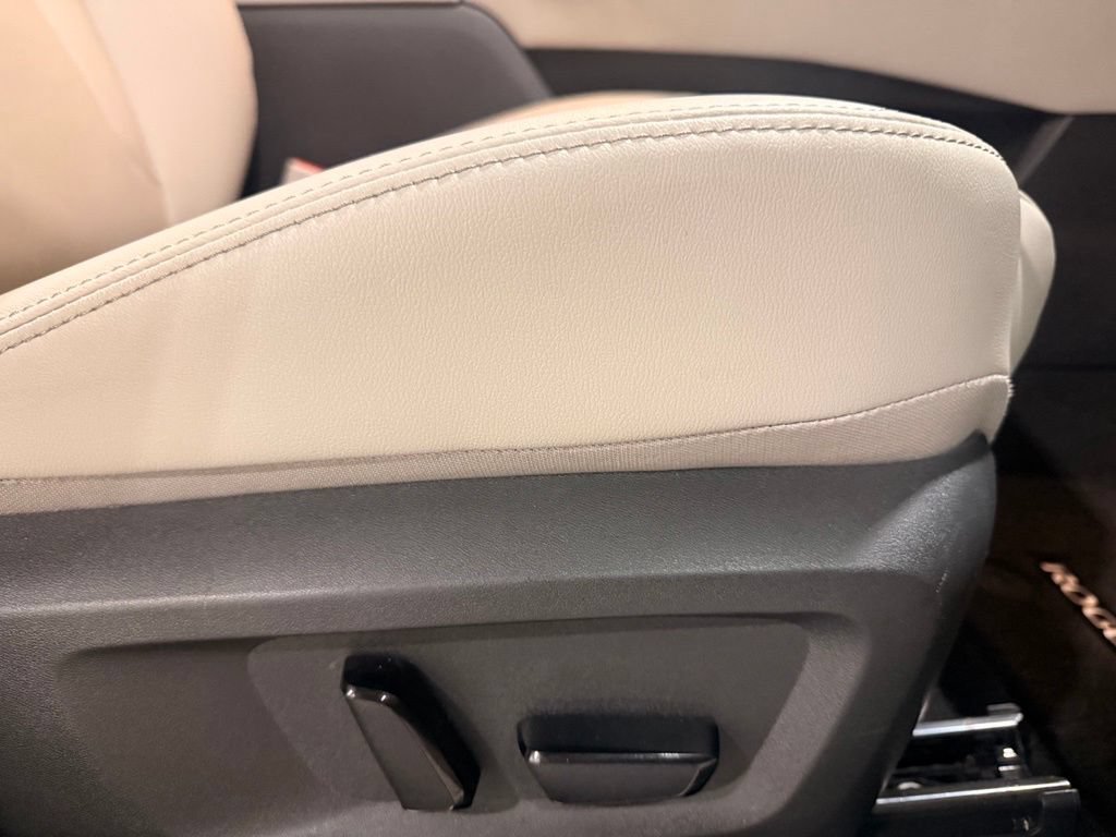 Used 2023 Nissan Rogue SL w/ SL Premium Package FWD image 32