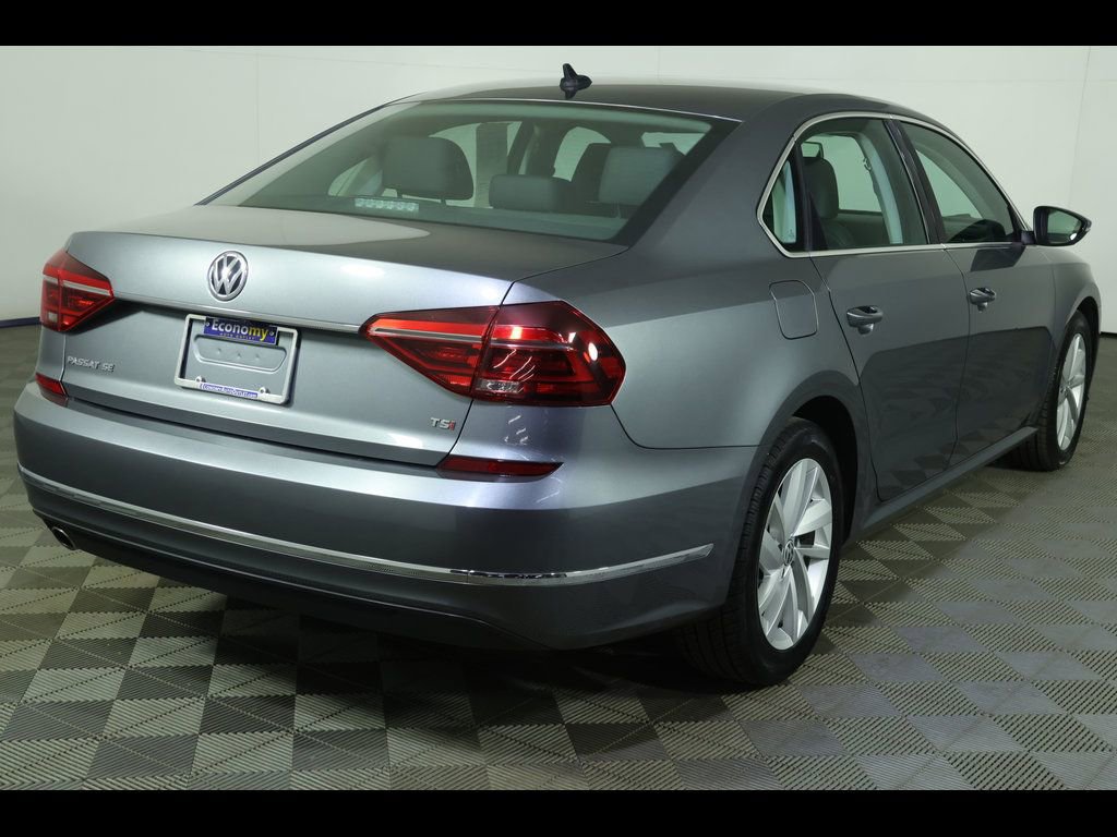 Used 2018 Volkswagen Passat 2.0T SE FWD image 11