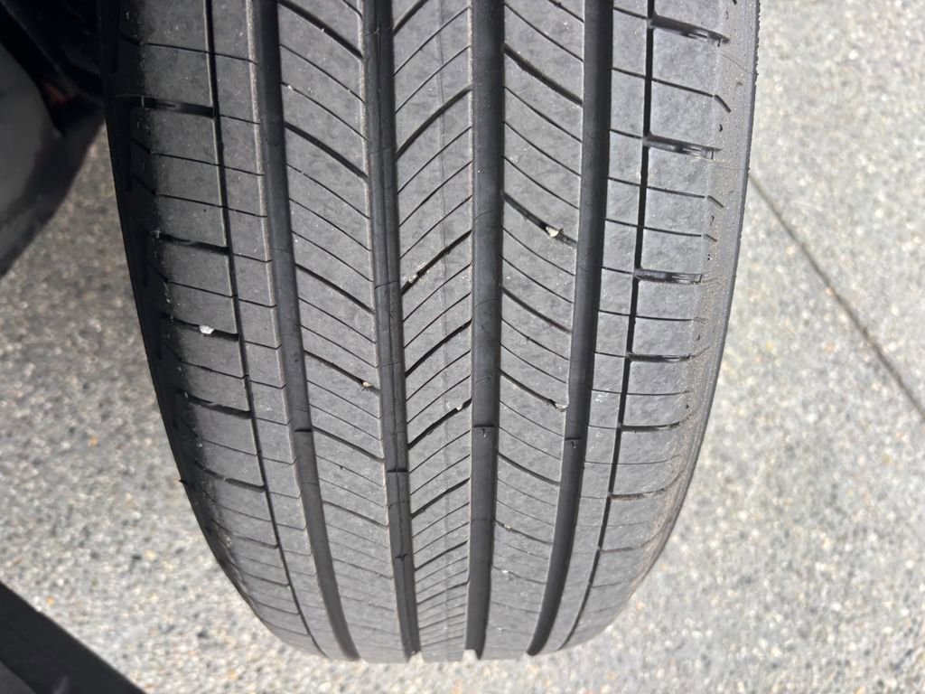 Used 2024 Toyota RAV4 LE image 29