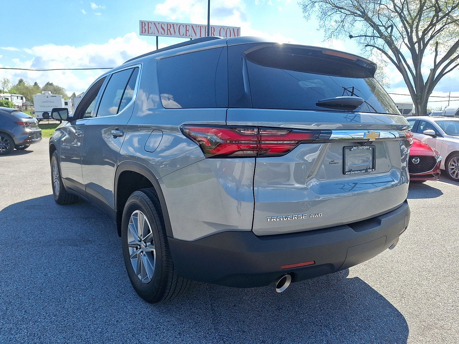 Used 2023 Chevrolet Traverse LT w/ Rear Camera Mirror Package image 5