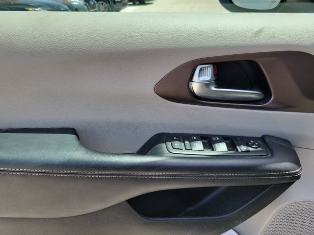 Used 2023 Chrysler Voyager LX FWD image 20
