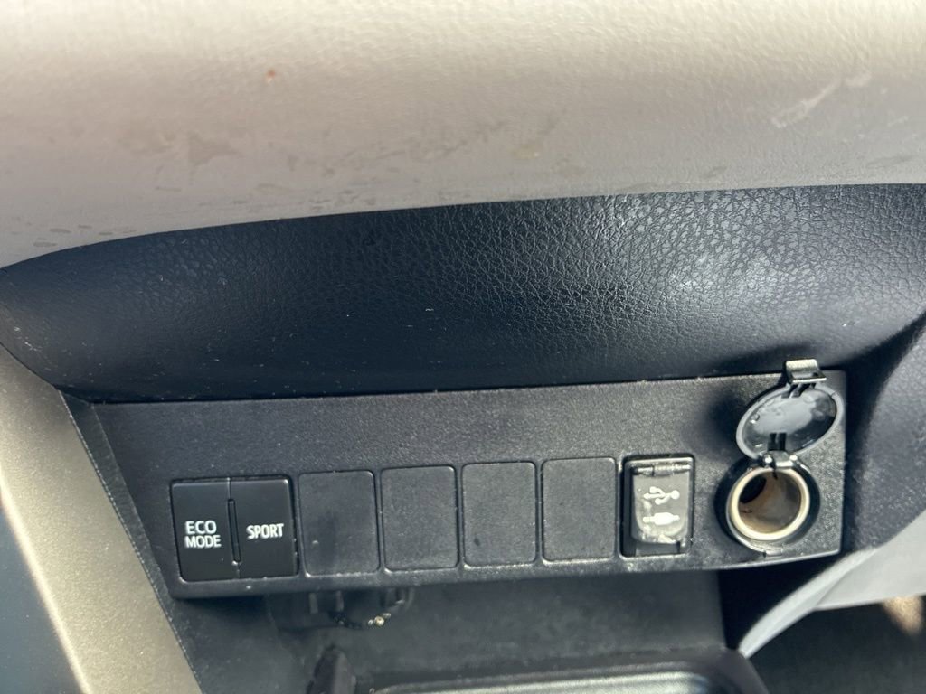 Used 2014 Toyota RAV4 XLE image 16