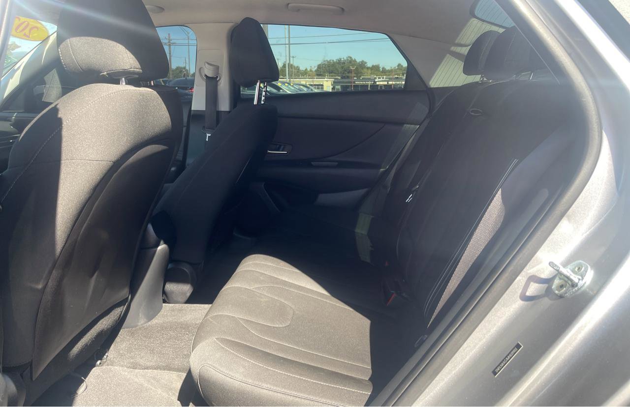Used 2021 Hyundai Elantra SEL w/ Convenience + Premium Package FWD image 12