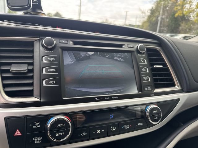 Used 2019 Toyota Highlander XLE FWD image 21