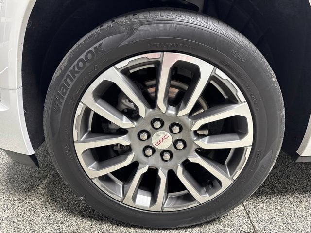Used 2021 GMC Acadia Denali w/ Denali Technology Package FWD image 3