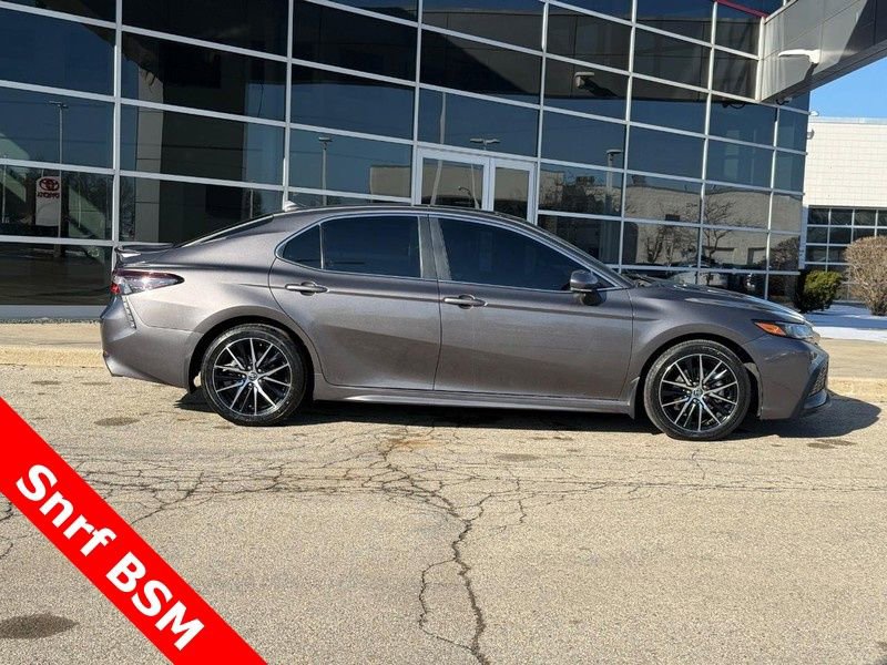 Used 2023 Toyota Camry SE w/ Convenience Package image 2