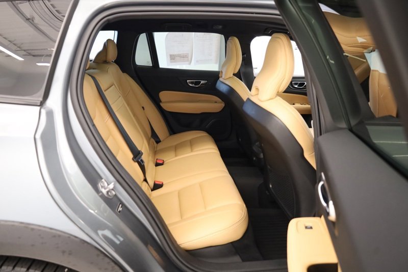 Used 2020 Volvo V60 T5 Cross Country w/ Protection Package Premier image 33
