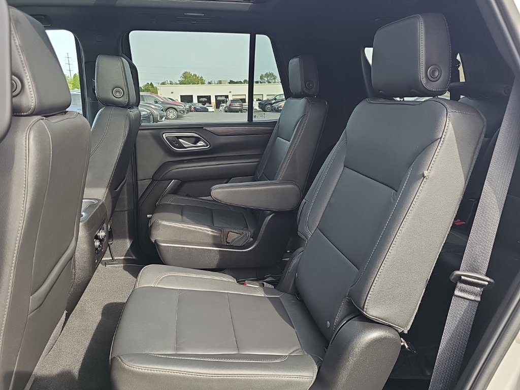 Used 2024 Chevrolet Tahoe LT w/ Luxury Package AWD/4WD image 12